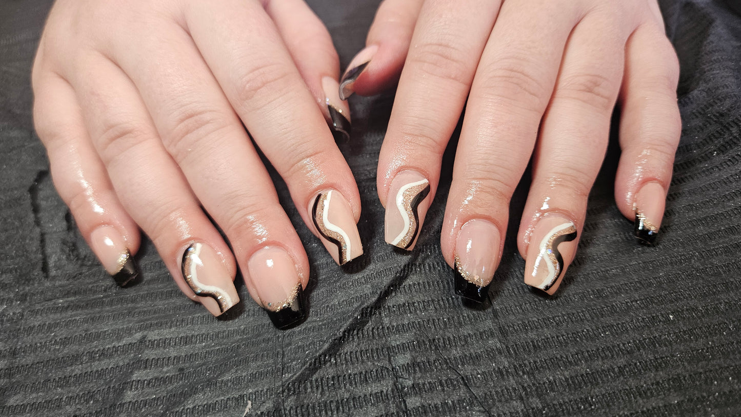 A sparkle Medium coffin set ✨️🖤