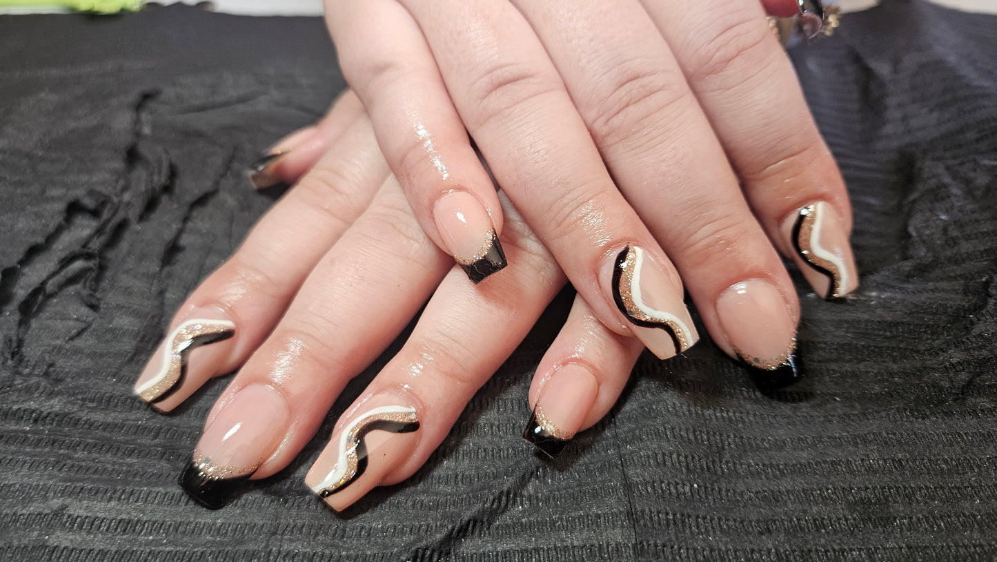 A sparkle Medium coffin set ✨️🖤
